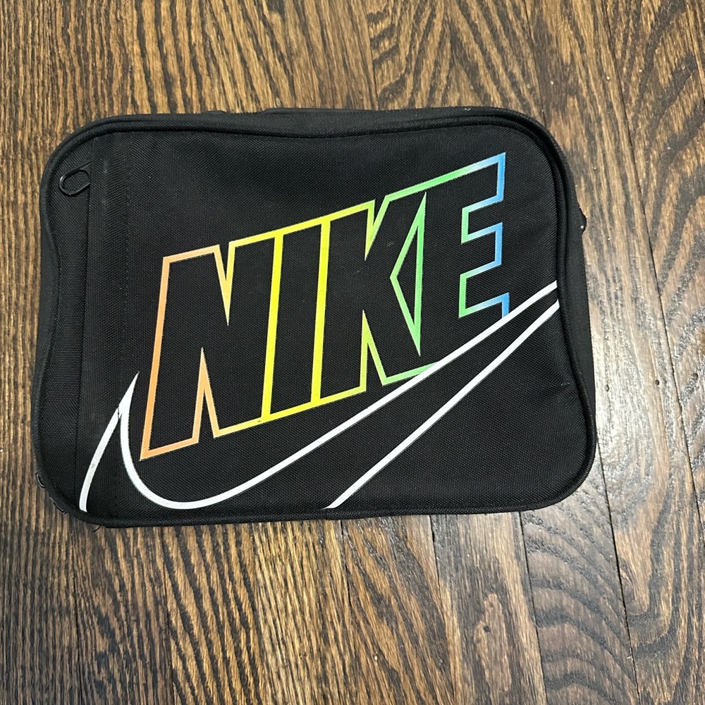 Nike futura fuel pack lunch bag